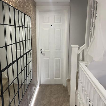 Air Conditioned Modern Double Bed Room With Private Attached Bathroom - Free Parking - Near London Heathrow Airport & Southall Broadway Eksteriør bilde