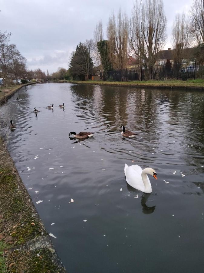 Air Conditioned Modern Double Bed Room With Private Attached Bathroom - Free Parking - Near London Heathrow Airport & Southall Broadway Eksteriør bilde