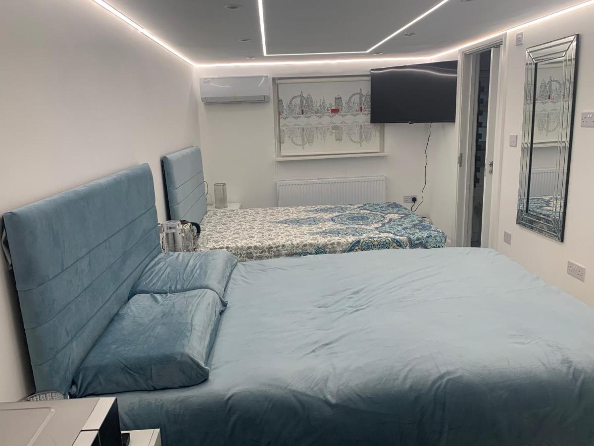 Air Conditioned Modern Double Bed Room With Private Attached Bathroom - Free Parking - Near London Heathrow Airport & Southall Broadway Eksteriør bilde