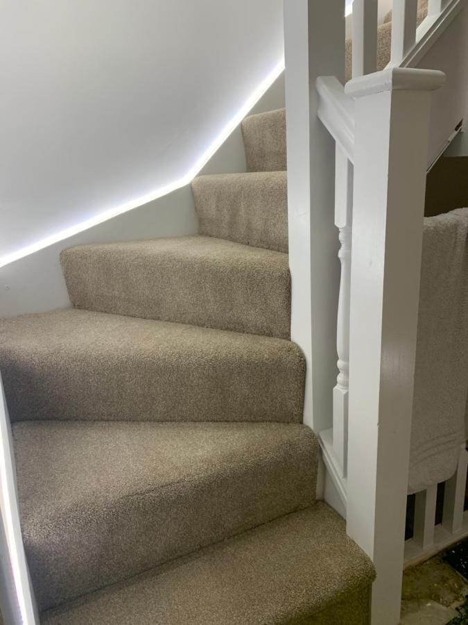 Air Conditioned Modern Double Bed Room With Private Attached Bathroom - Free Parking - Near London Heathrow Airport & Southall Broadway Eksteriør bilde