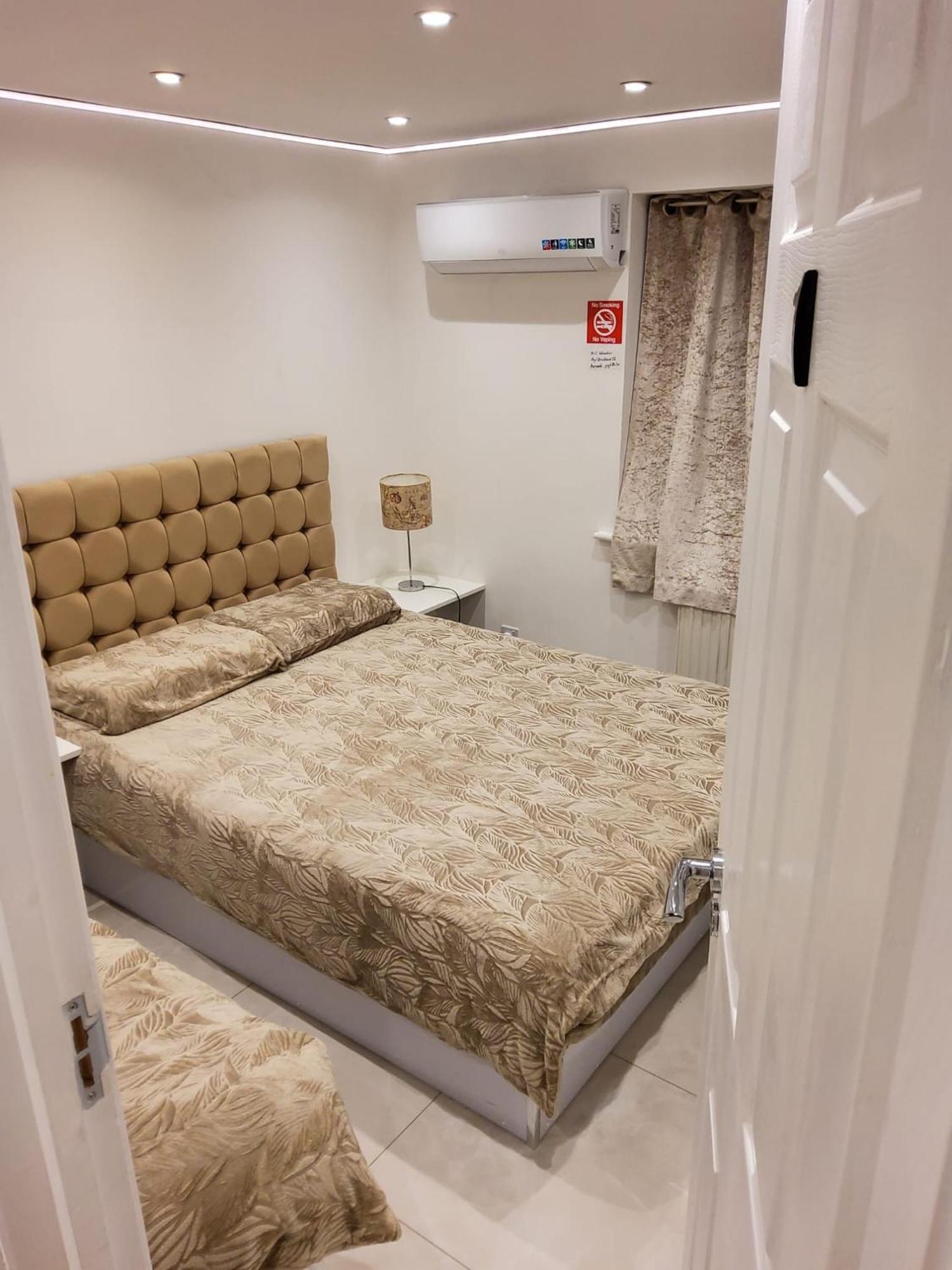 Air Conditioned Modern Double Bed Room With Private Attached Bathroom - Free Parking - Near London Heathrow Airport & Southall Broadway Eksteriør bilde