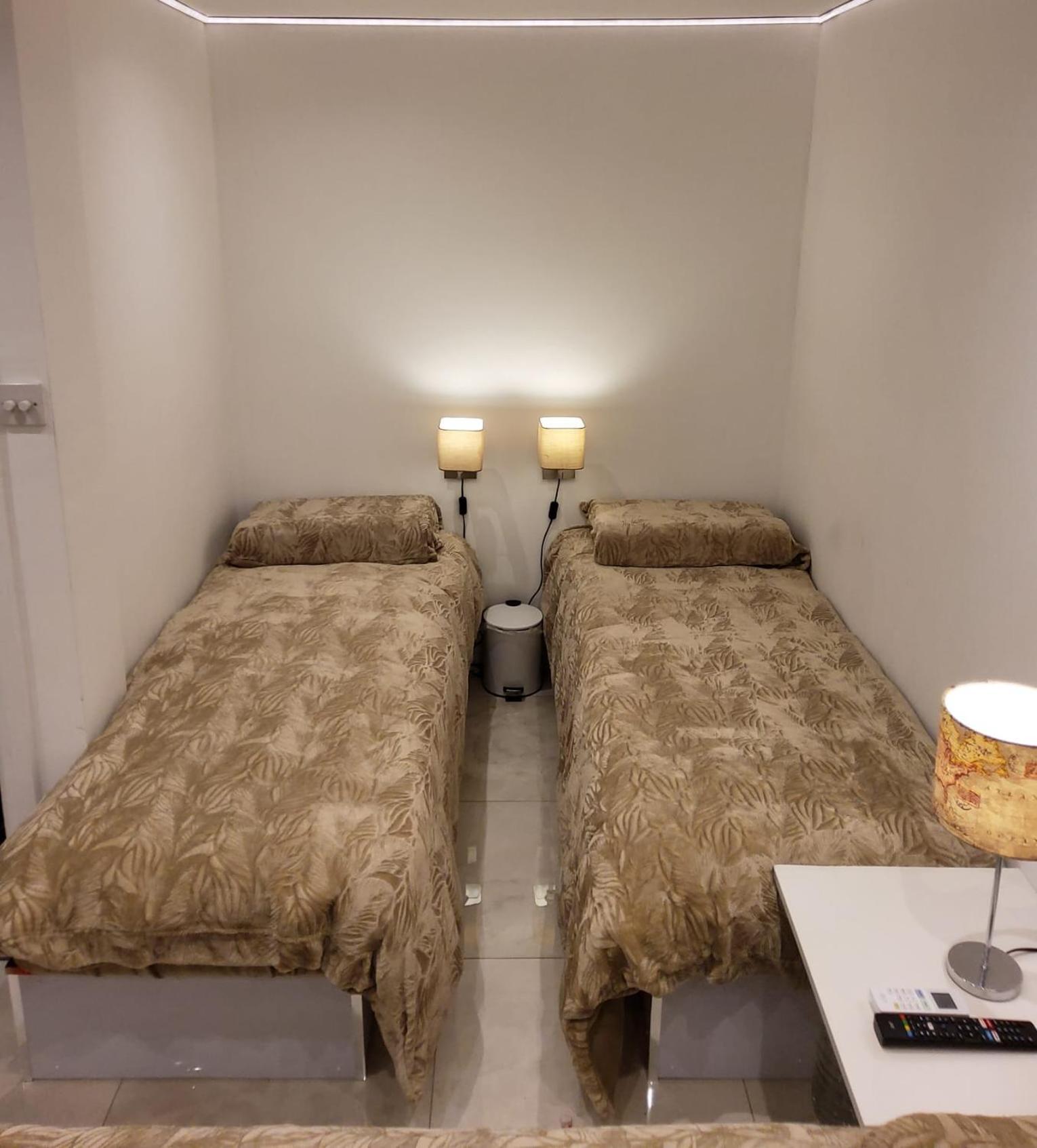 Air Conditioned Modern Double Bed Room With Private Attached Bathroom - Free Parking - Near London Heathrow Airport & Southall Broadway Eksteriør bilde